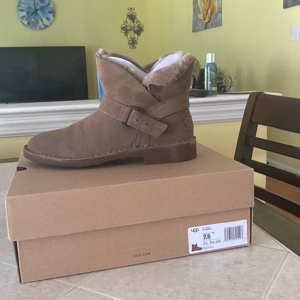 Womens Ugg suede booties.